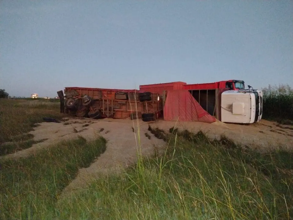 Chovet vuelco camion ruta 33