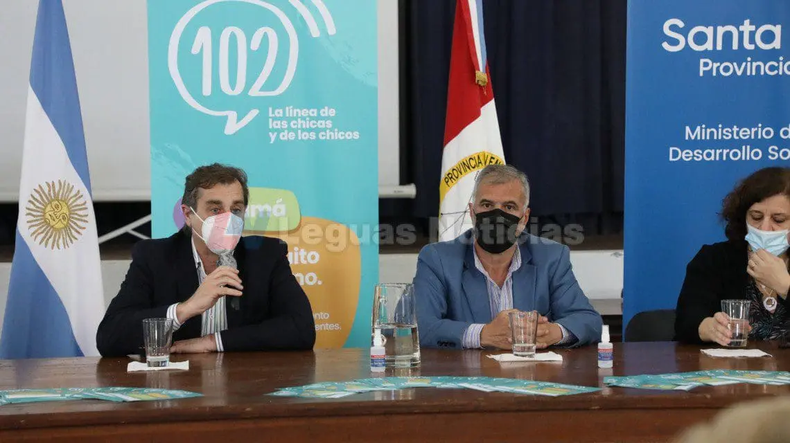 Línea telefónica 102, para niños, niñas y adolescentes