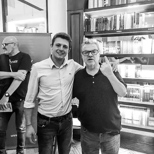 Joaquín Poleri junto al periodista Mauricio Maronna. 