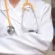 Enrico impulsa Ley para reconocer a médicos que toman a su cargo la dirección de hospitales sin retribución extra