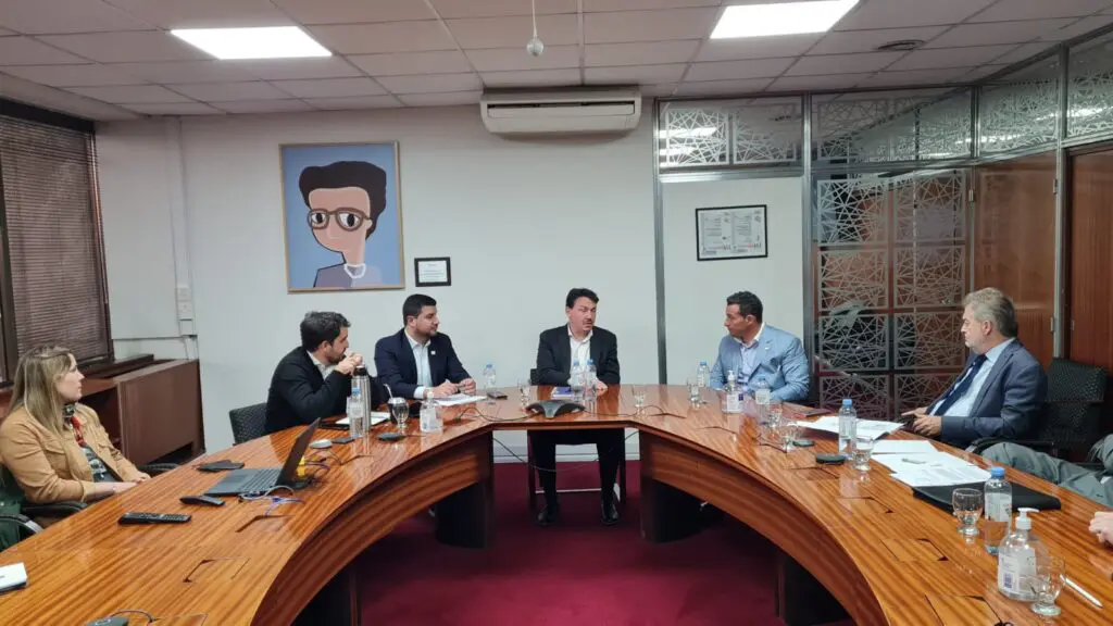 Diputados santafesinos se reunieron con funcionarios nacionales para impulsar la sustitución del gasoil por biodiésel Diputados santafesinos se reunieron con funcionarios nacionales para impulsar la sustitución del gasoil por biodiésel