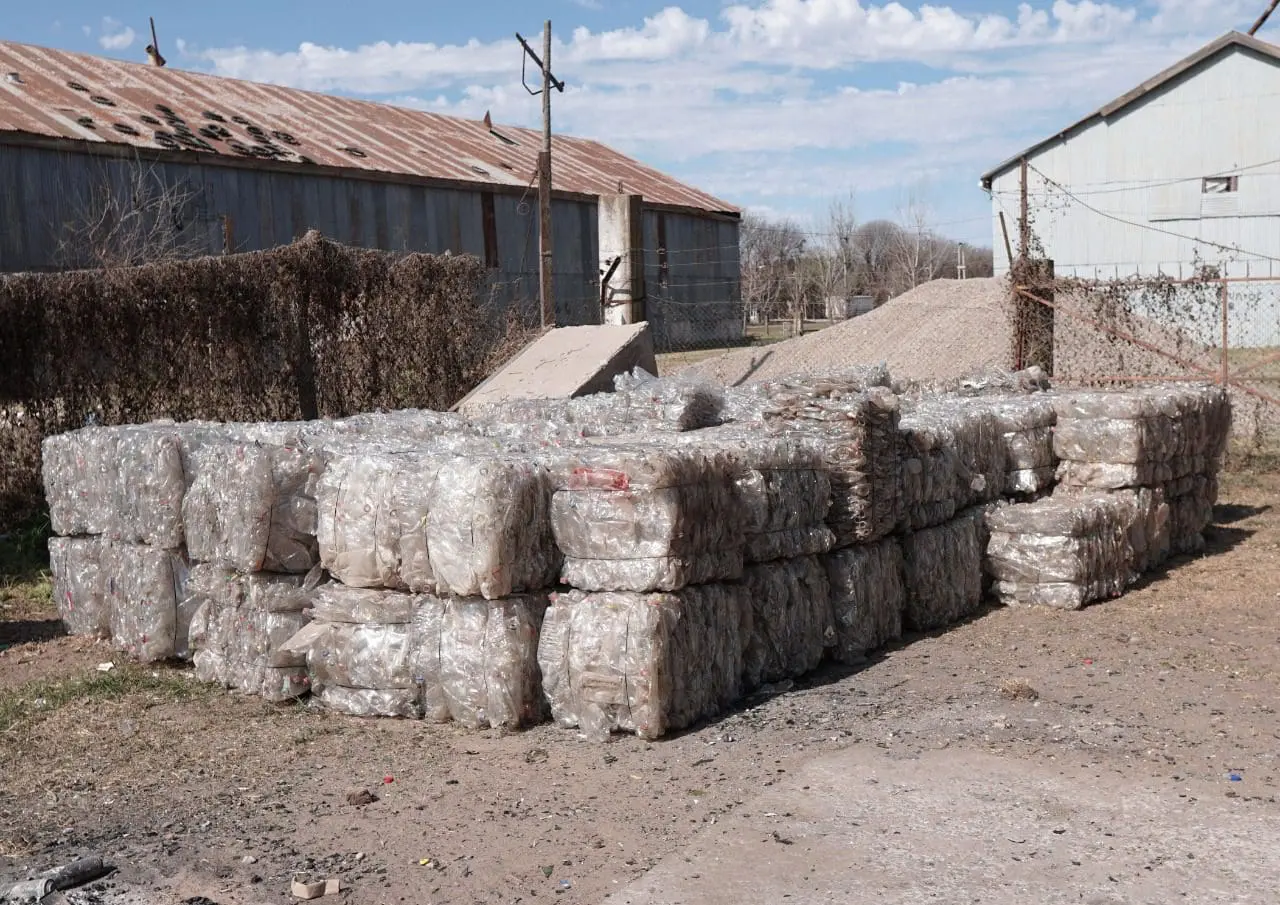 Reciclado en Villa Cañás: Se entregaron 1280 kilos de botellas PET