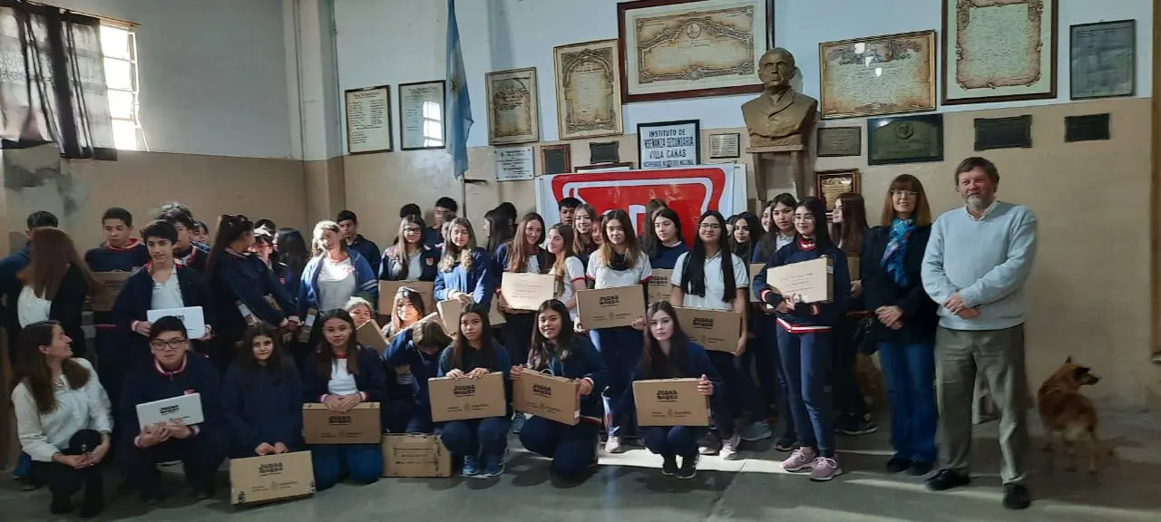 Conectar Igualdad: Se entregaron 59 netbooks a alumnos de la Escuela Nº 38 de Villa Cañás
