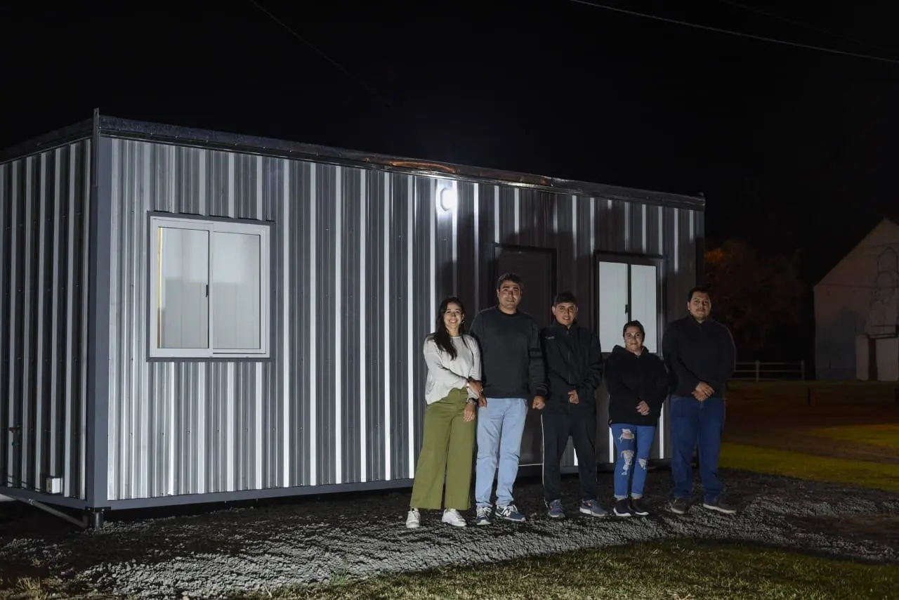 María Teresa: La fábrica de oportunidades comunal presentó su oficina modular