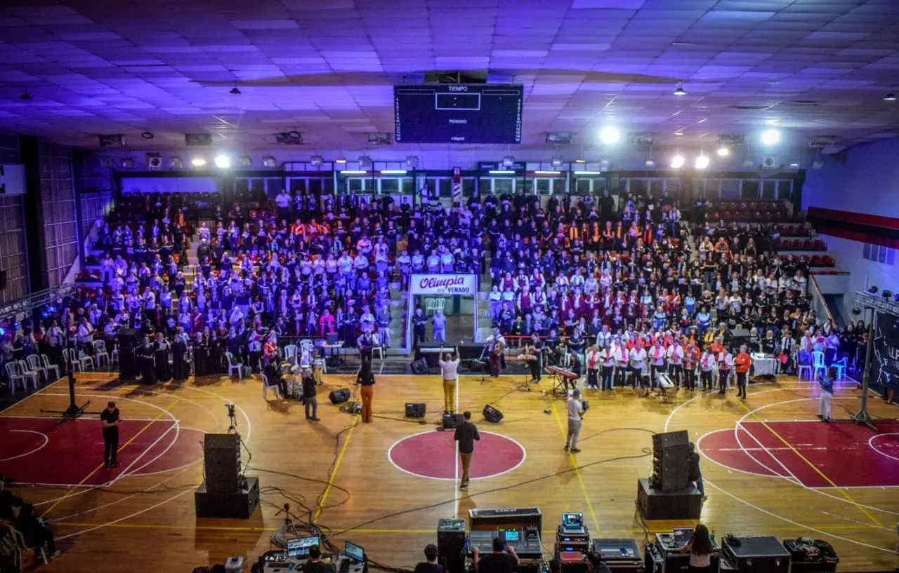 Cantó la región: Con más de 600 voces y 32 coros unidos el SURCANTA brilló en el Estadio Olimpia