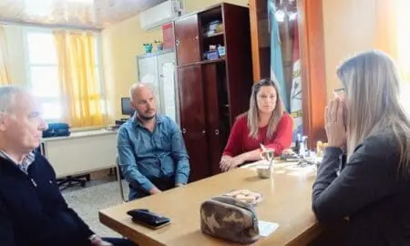 Villa Cañás: Georgina Orciani y Lisandro Enrico entregaron aportes a la Escuela Especial Nº 2070