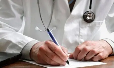 Enrico impulsa proyecto de Ley para jerarquizar el rol de directores en los Centros de Salud