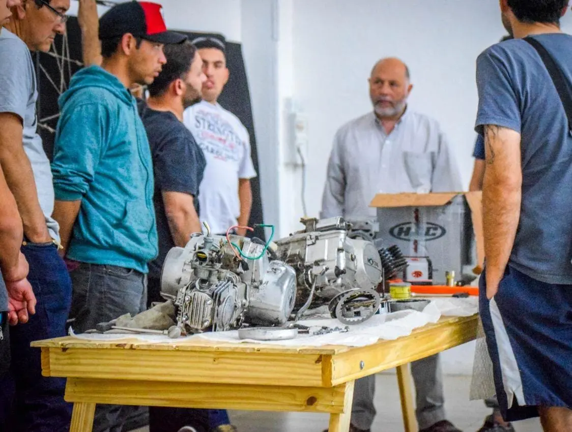 Senador Enrico: Más de 90 vecinos de la región se formaron en mecánica de motos y ahora buscarán sus nuevos trabajos