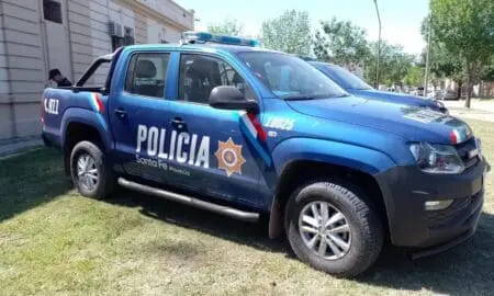 La provincia continua equipando a la policía: Entregó 7 camionetas en General López