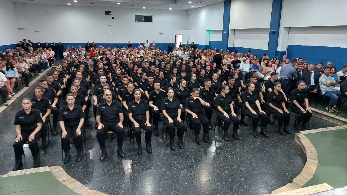 Murphy: Egresaron los primeros 99 agentes de la Escuela de Policía