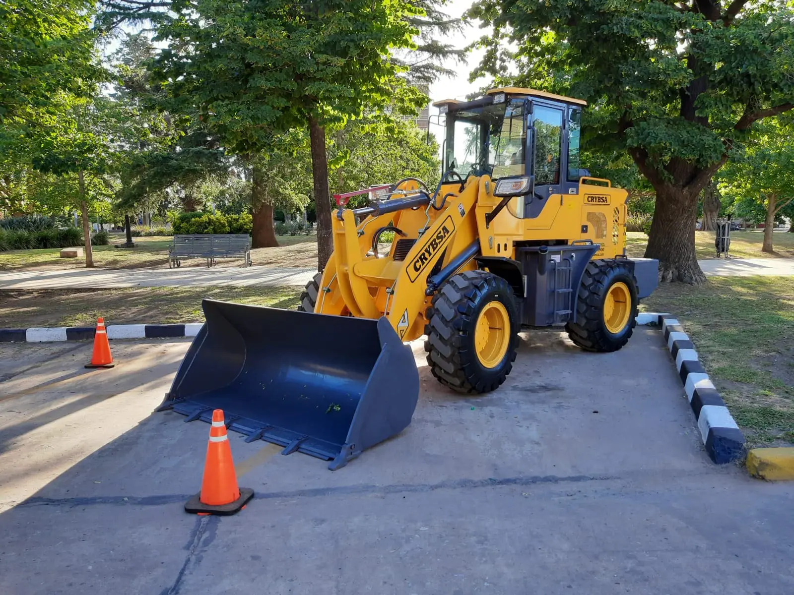 Villa Cañás: El municipio sumó una nueva pala cargadora