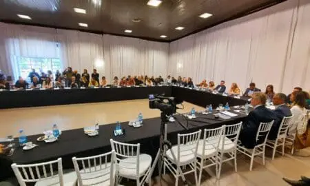 En el mundial de la Autopista 33, el peronismo brilla por su ausencia