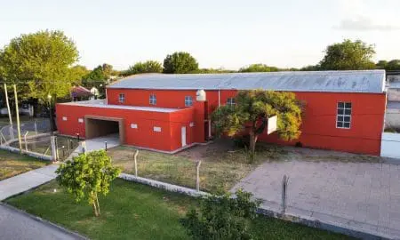 Diego de Alvear: En una noche emotiva, el senador Enrico y los vecinos inauguraron el gimnasio de la escuela