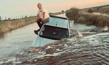 La cara de la desidia: Hace un año el agua tapó su camioneta, se hizo viral y asegura que nada cambió
