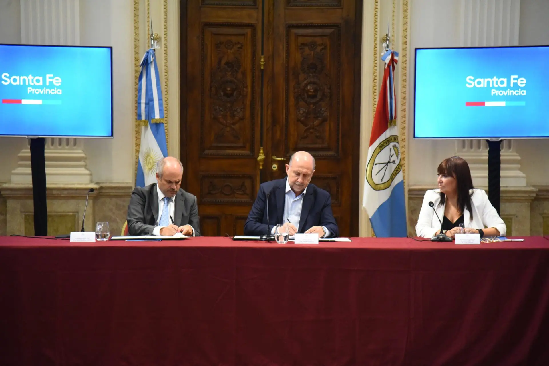 Perotti firmó el convenio para la creación de una delegación de la Unidad de Información Financiera en Rosario