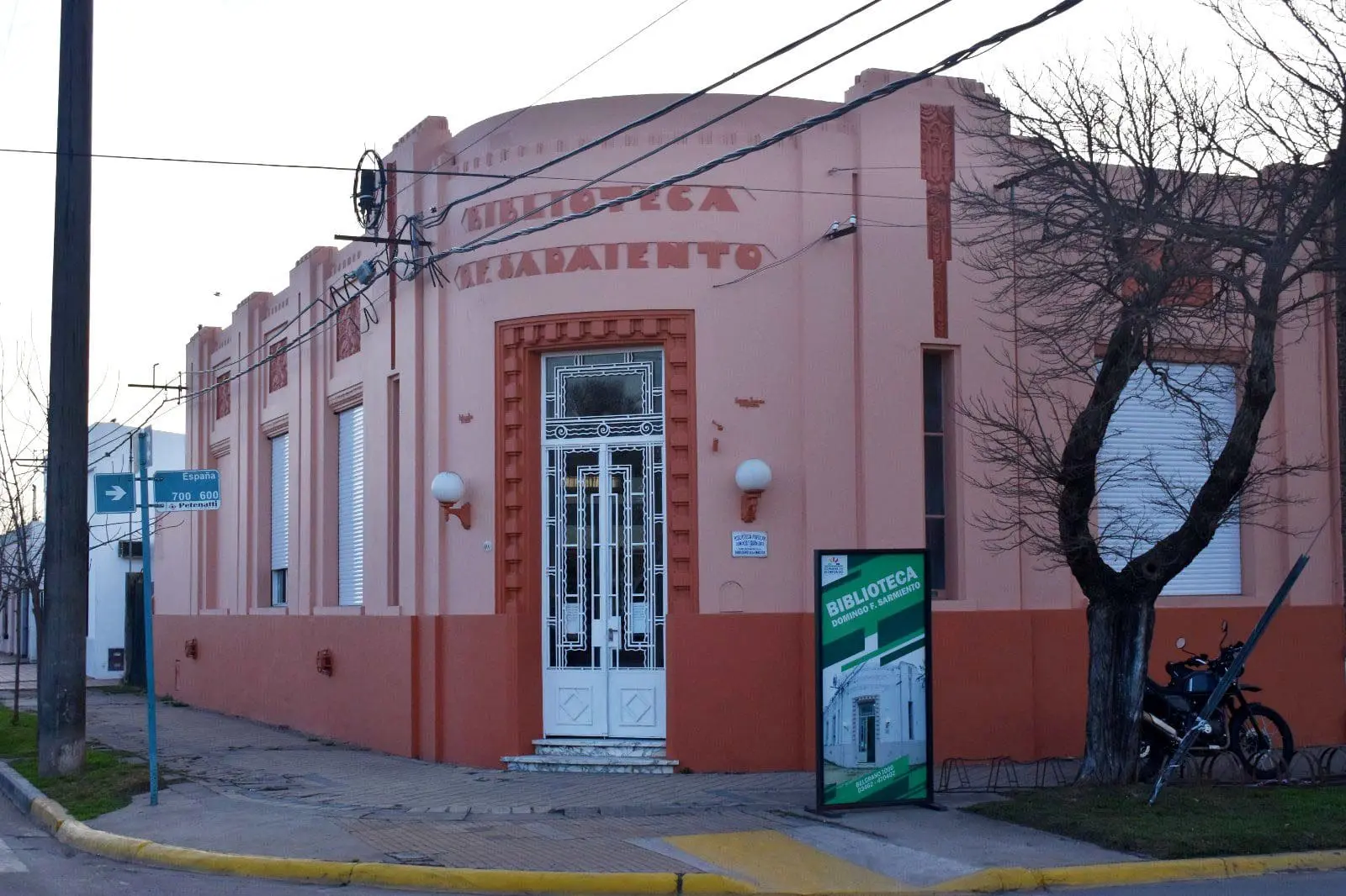 Elortondo: Silvia Ciancio propone declarar Patrimonio histórico y cultural provincial a la Biblioteca Popular Sarmiento