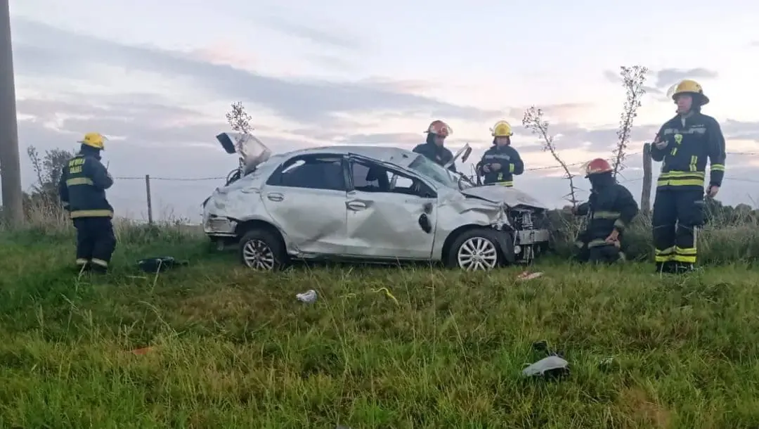 Villa Cañás: Vuelco de un automóvil sobre Ruta 94