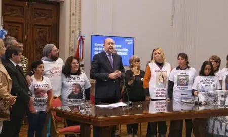 Perotti firmó el decreto de reglamentación de la ley de Derechos y Garantías de las Personas Víctimas de Delitos