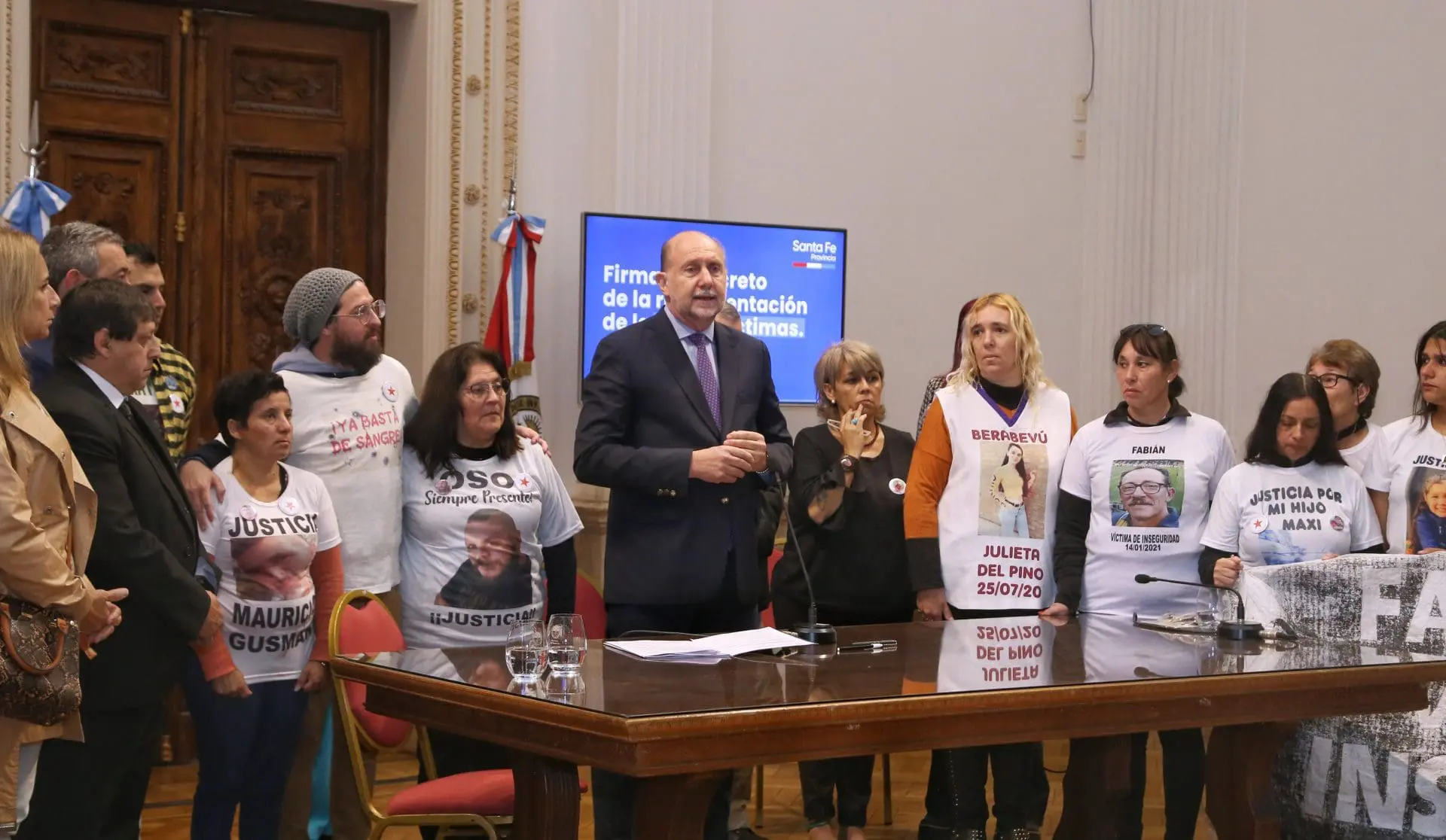 Perotti firmó el decreto de reglamentación de la ley de Derechos y Garantías de las Personas Víctimas de Delitos