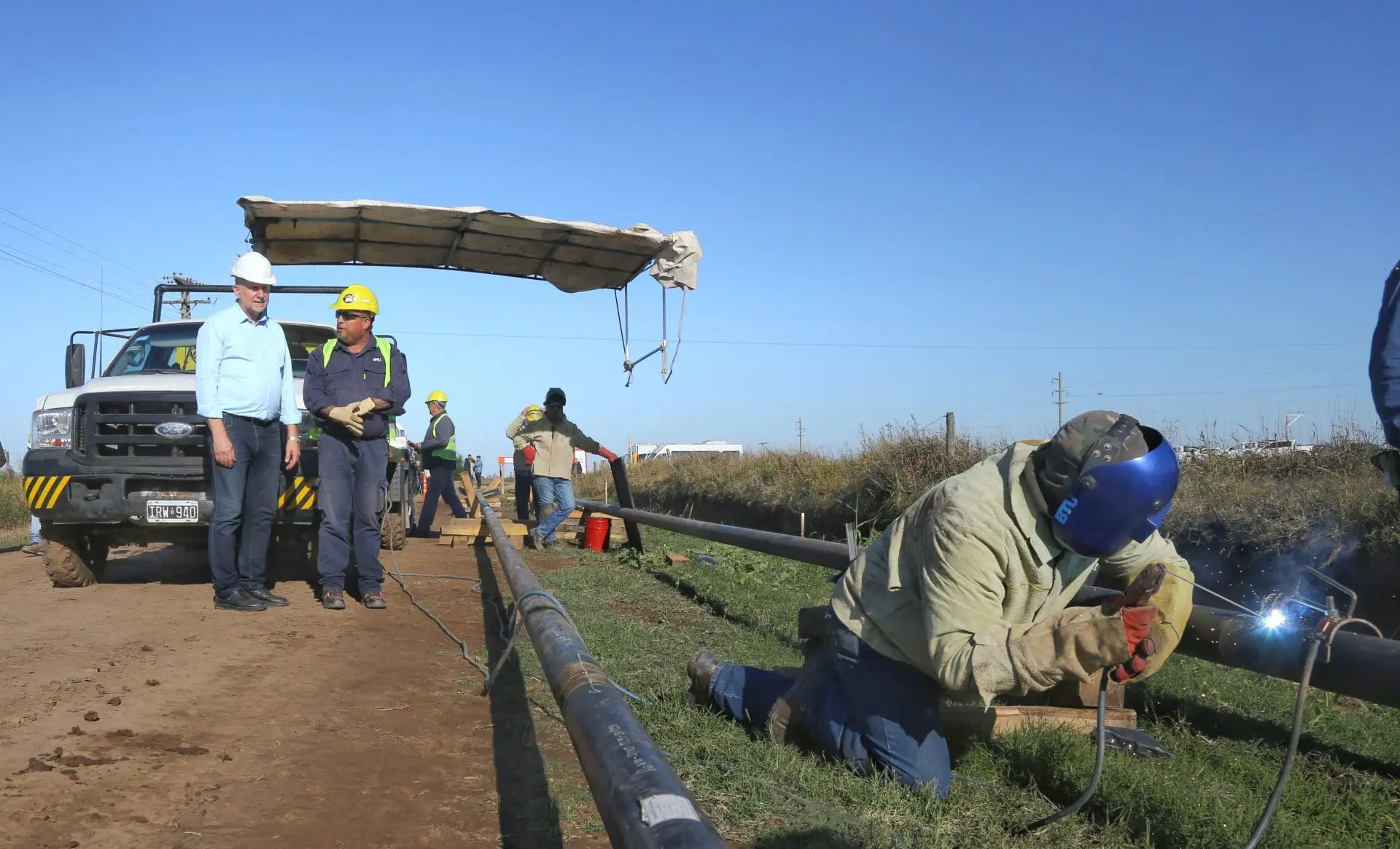 Villa Cañás: Perotti recorrió las obras de ampliación del Gasoducto Regional Sur