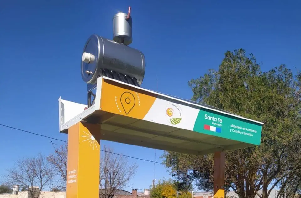 María Teresa: Estación solar para agua caliente cargadores USB e iluminación LED