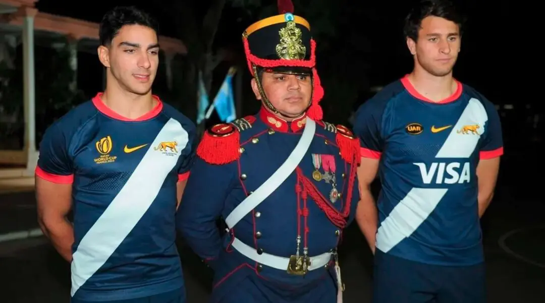 Los Pumas presentaron una camiseta inspirada en los Granaderos Los Pumas presentaron una camiseta inspirada en los Granaderos