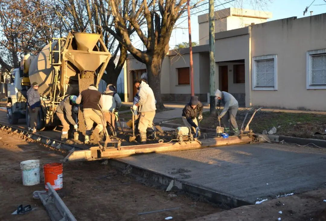 Villa Cañás: Obra Públicas comenzó la pavimentación de Calle 52 Villa Cañás: Obra Públicas comenzó la pavimentación de Calle 52