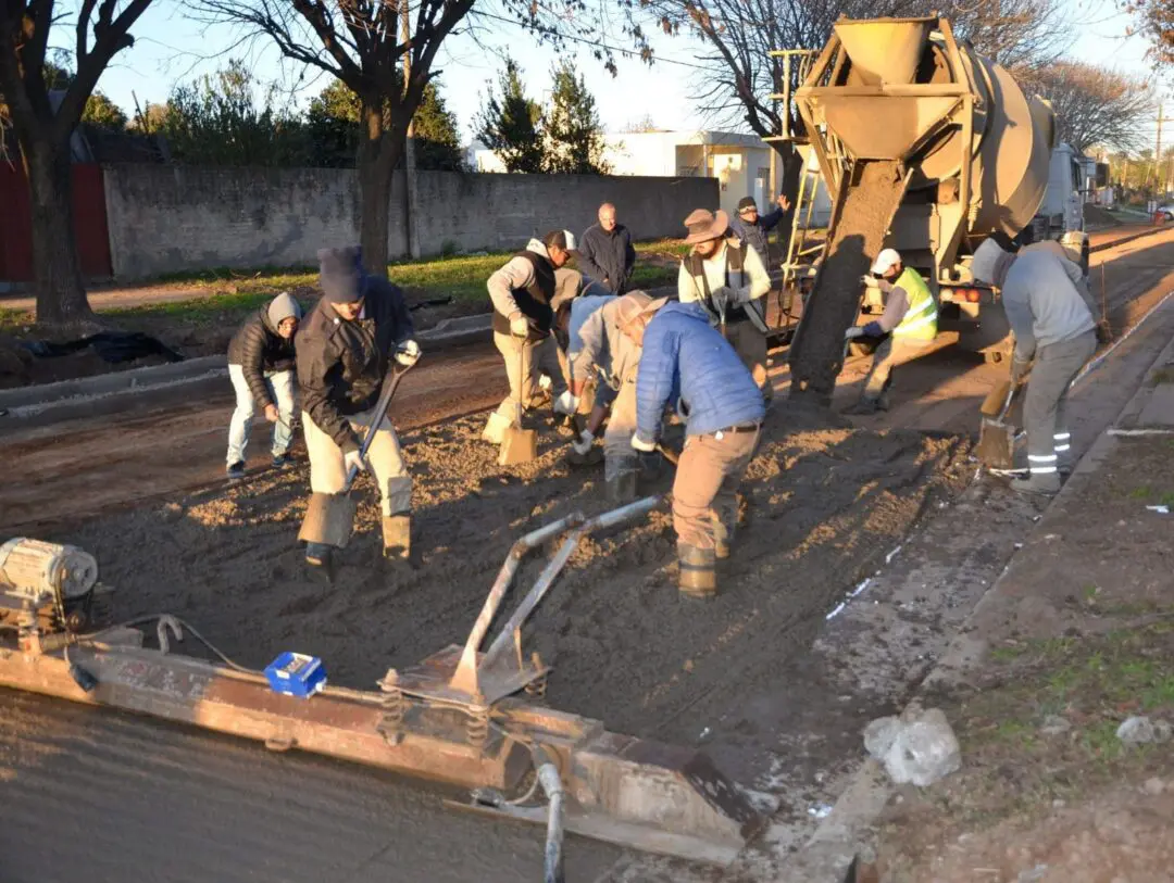 Villa Cañás: Obra Públicas comenzó la pavimentación de Calle 52 Villa Cañás: Obra Públicas comenzó la pavimentación de Calle 52