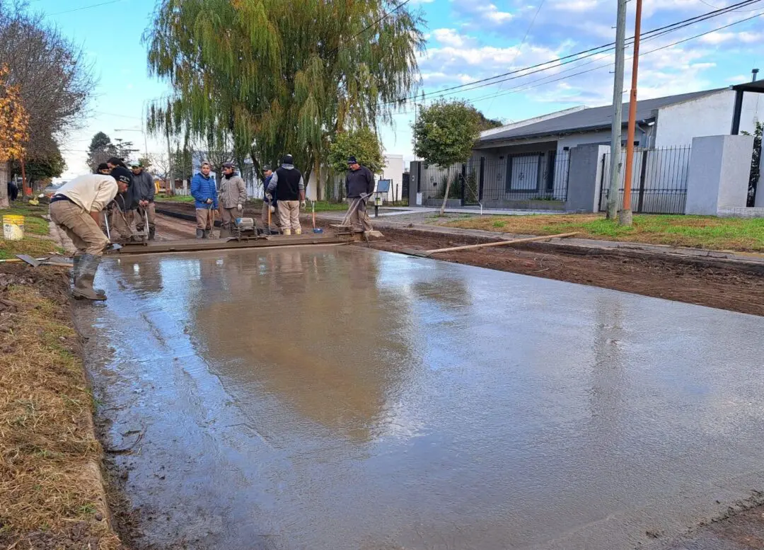 Villa Cañás: La obra pública no se detiene, comenzó a pavimentarse la Calle 56 entre 61 y 63