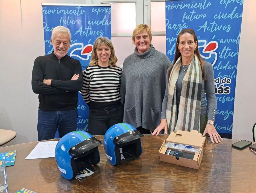 Villa Cañás: El municipio recibió un alómetro y cascos Villa Cañás: El municipio recibió un alómetro y cascos