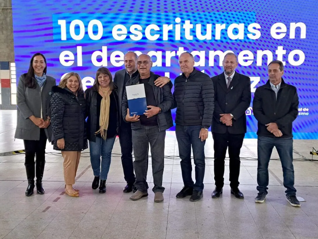 Villa Cañás: Cuatro familias cañaseñas recibieron escrituras