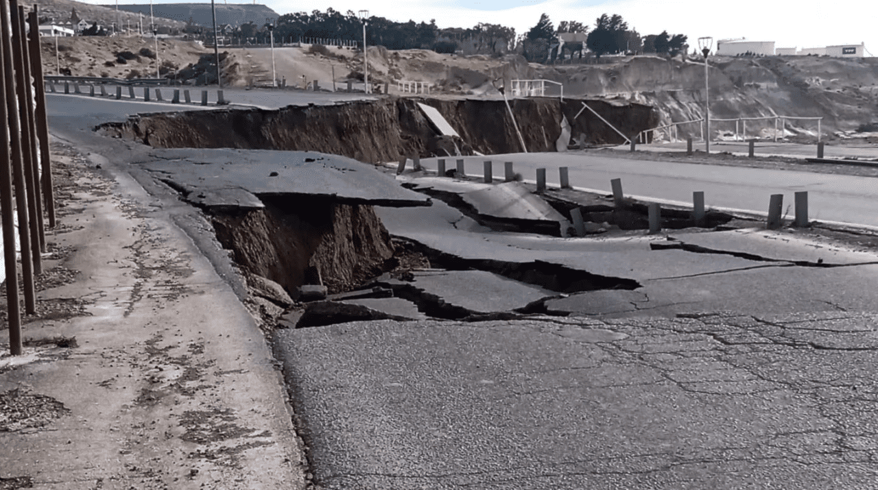 Colapsó la Ruta 3 y crece la preocupación en Comodoro Rivadavia: Las impactantes fotos Colapsó la Ruta 3 y crece la preocupación en Comodoro Rivadavia: Las impactantes fotos