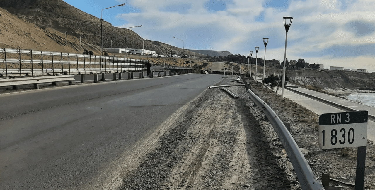 Colapsó la Ruta 3 y crece la preocupación en Comodoro Rivadavia: Las impactantes fotos Colapsó la Ruta 3 y crece la preocupación en Comodoro Rivadavia: Las impactantes fotos