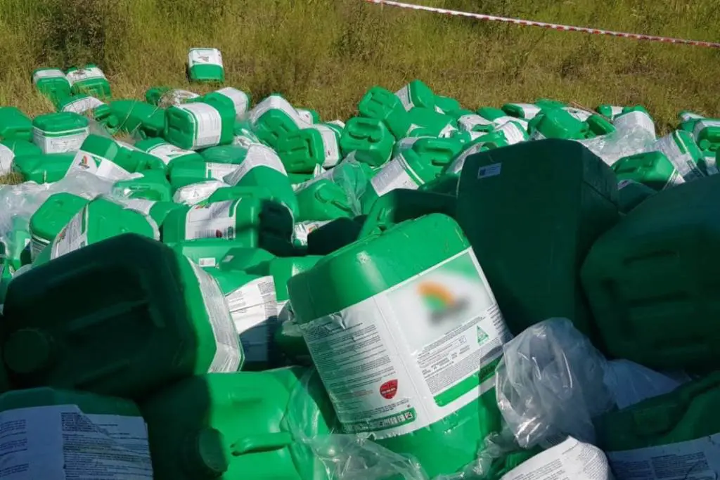 Fitosanitarios: Luz verde en Santa Fe al sistema que permitirá recolectar y reciclar los envases vacíos Fitosanitarios: Luz verde en Santa Fe al sistema que permitirá recolectar y reciclar los envases vacíos