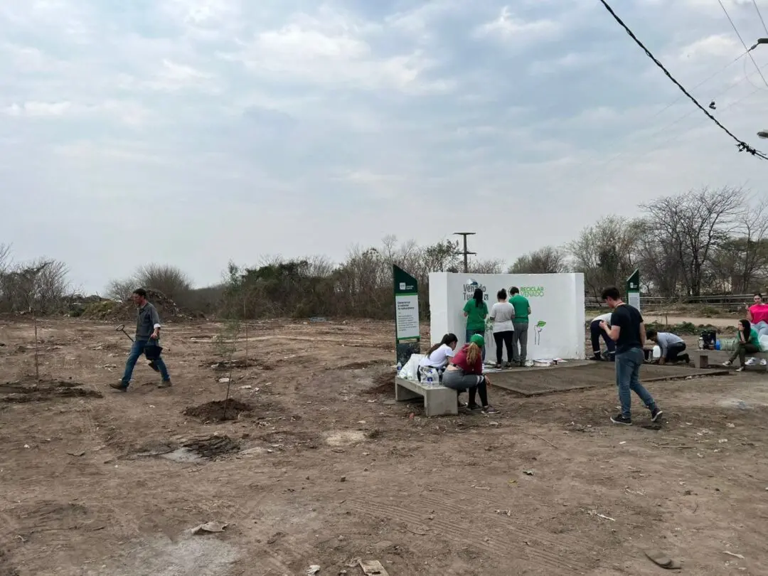 Venado Tuerto: Voluntarios de Reciclar Venado y personal municipal erradicaron histórico minibasural Venado Tuerto: Voluntarios de Reciclar Venado y personal municipal erradicaron histórico minibasural