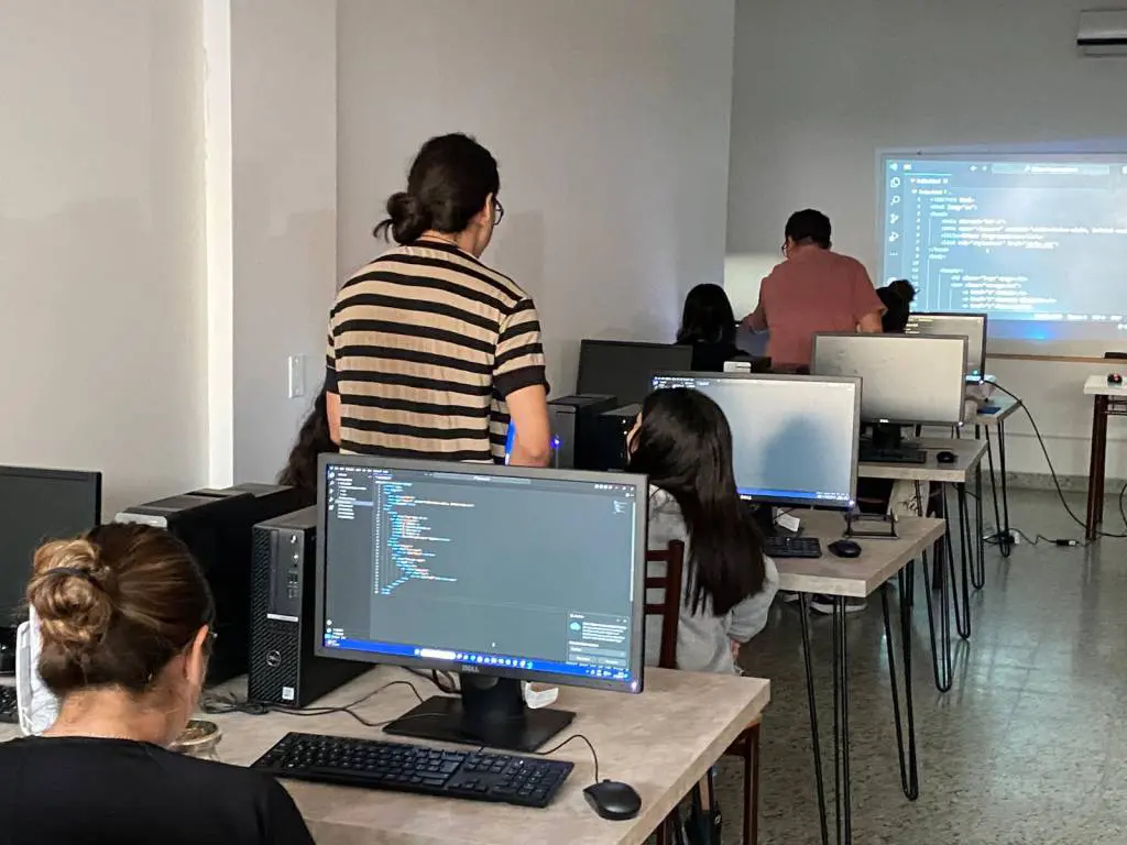 Venado Tuerto: Chicas programadoras, una capacitación que reduce la brecha de género en informática