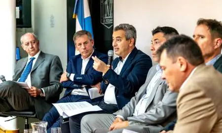 Javkin trazó la hoja de ruta para construir un camino directo hacia la autonomía