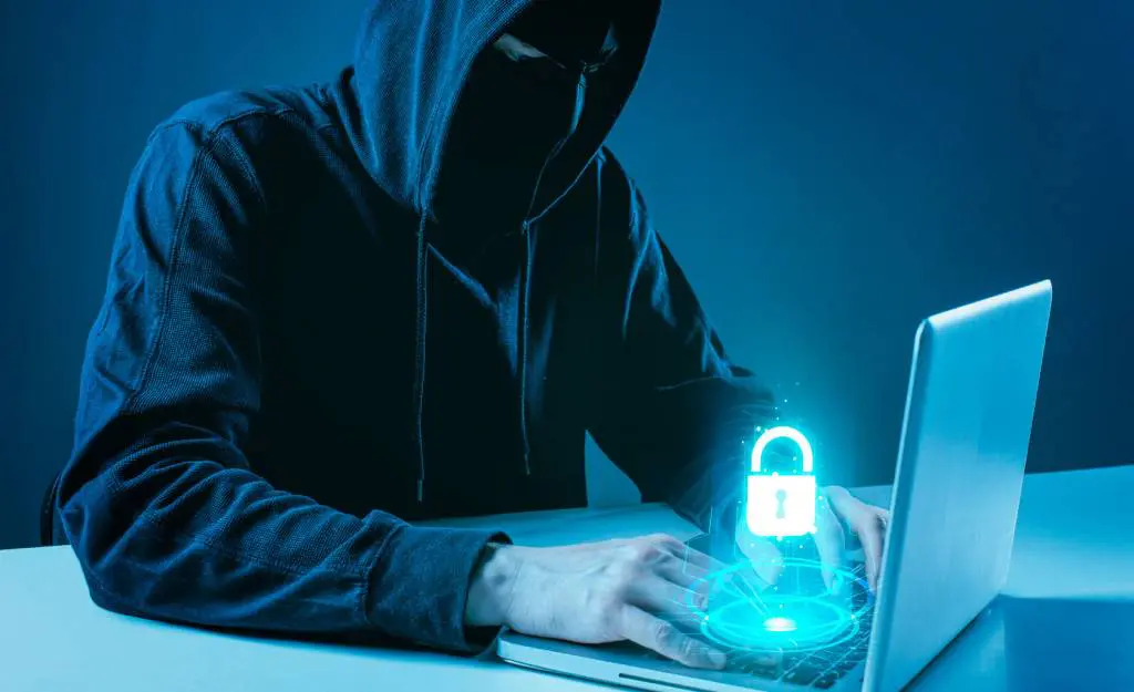 Firmat: Tras hackearle el teléfono le robaron 1.300.000 a una mujer