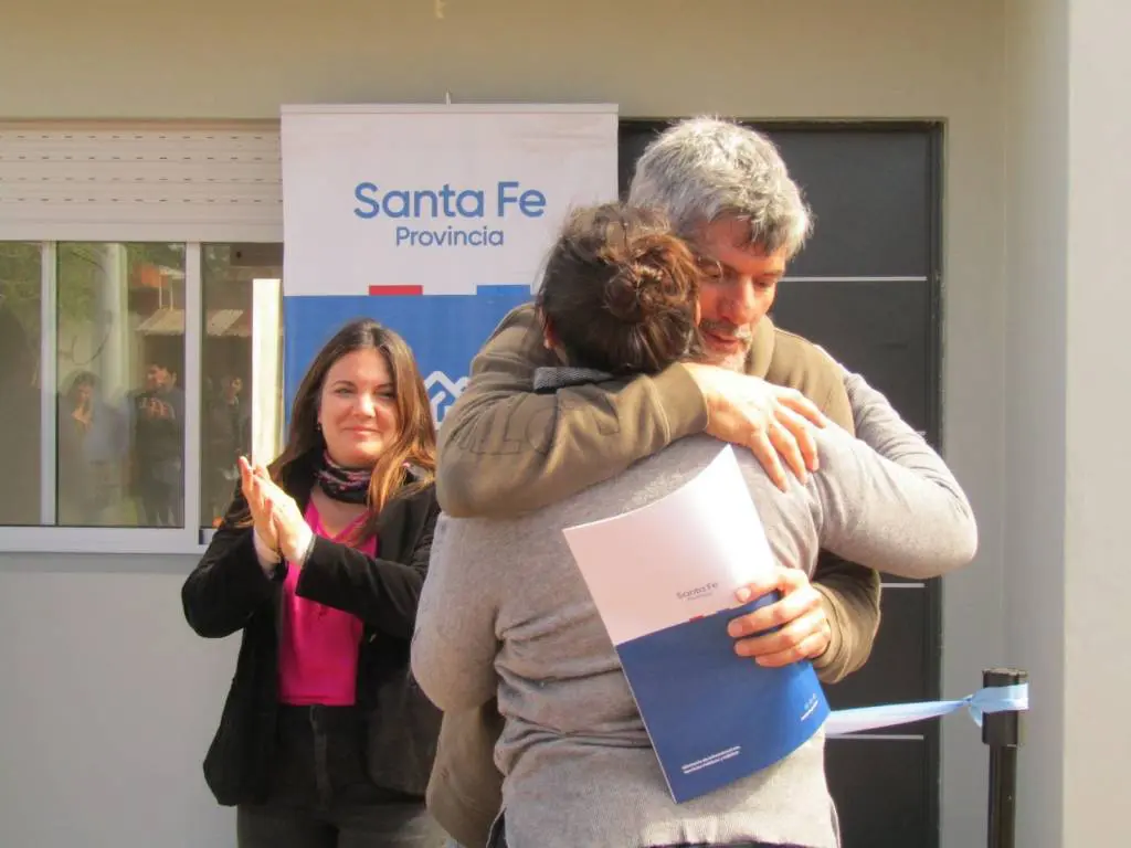 María Teresa: Acto de entrega de vivienda y escritura a familias mariateresenses
