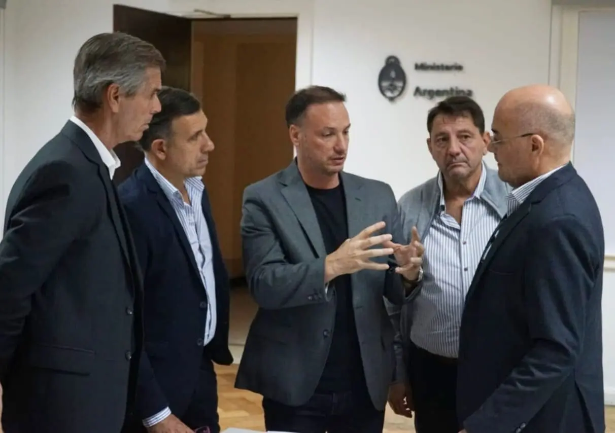 Autoridades nacionales y provinciales acordaron reactivar obras públicas que estaban paralizadas en Santa Fe Autoridades nacionales y provinciales acordaron reactivar obras públicas que estaban paralizadas en Santa Fe