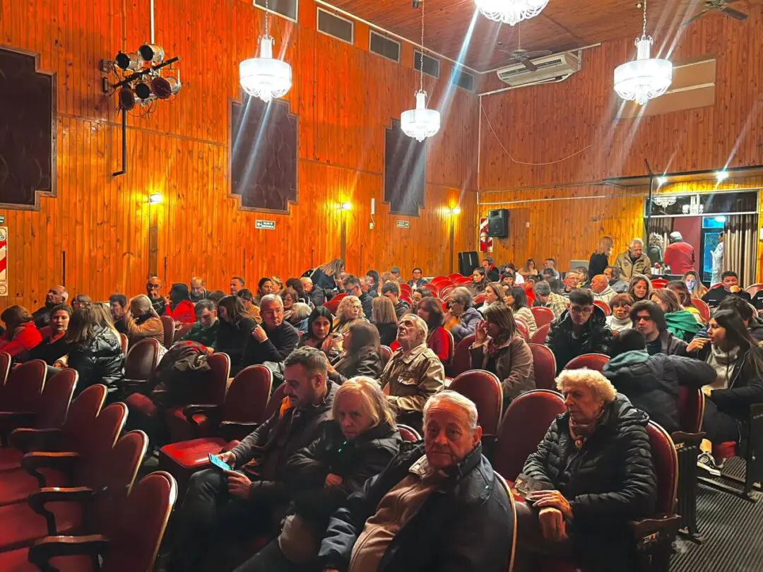 Teodelina disfrutó del teatro con humor en la obra Rumeo y Jolieta Teodelina disfrutó del teatro con humor en la obra Rumeo y Jolieta
