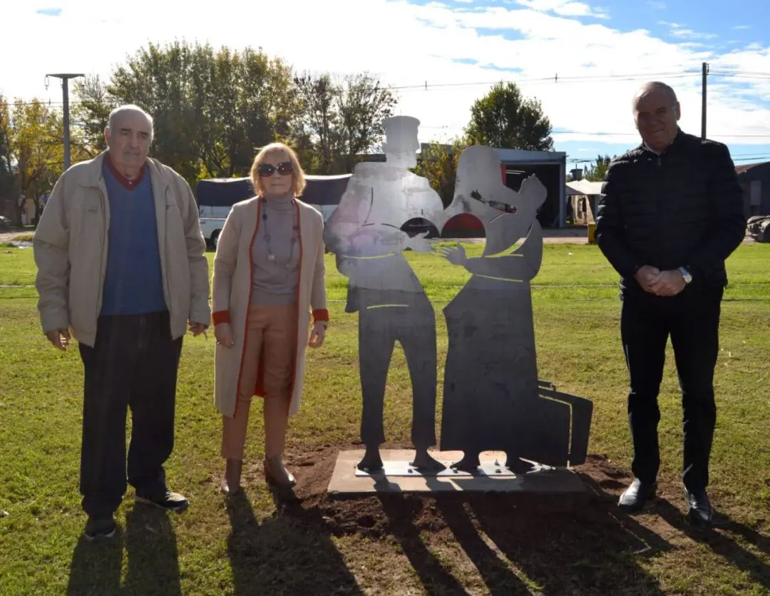 Villa Cañás: La Sociedad Española en sus 120 Años inauguró el Bosquecillo de los Inmigrantes Villa Cañás: La Sociedad Española en sus 120 Años inauguró el Bosquecillo de los Inmigrantes