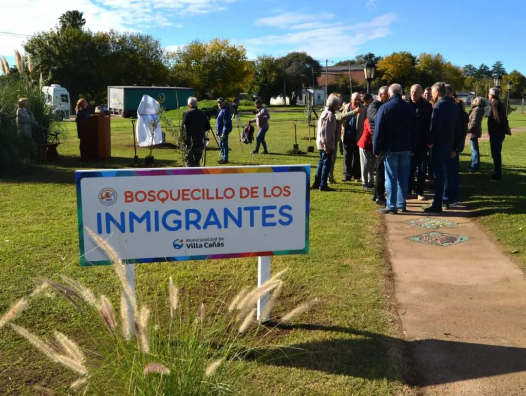 Villa Cañás: La Sociedad Española en sus 120 Años inauguró el Bosquecillo de los Inmigrantes Villa Cañás: La Sociedad Española en sus 120 Años inauguró el Bosquecillo de los Inmigrantes