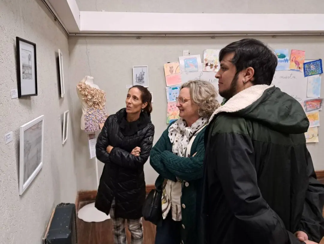 Villa Cañás: Se inauguró la Muestra de Arte de Aves Migratorias de la zona Villa Cañás: Se inauguró la Muestra de Arte de Aves Migratorias de la zona