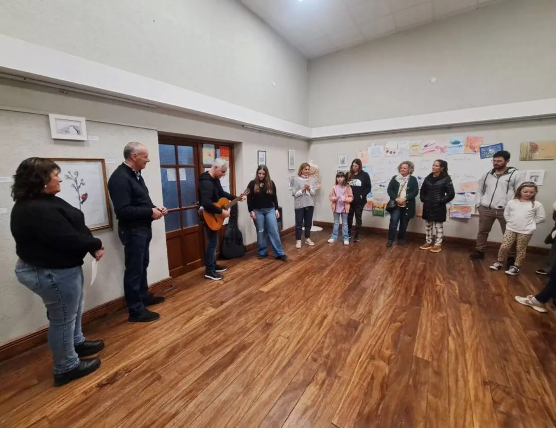 Villa Cañás: Se inauguró la Muestra de Arte de Aves Migratorias de la zona Villa Cañás: Se inauguró la Muestra de Arte de Aves Migratorias de la zona