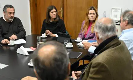 Clara García y Lionella Cattalini impulsan un proyecto para priorizar el compre santafesino