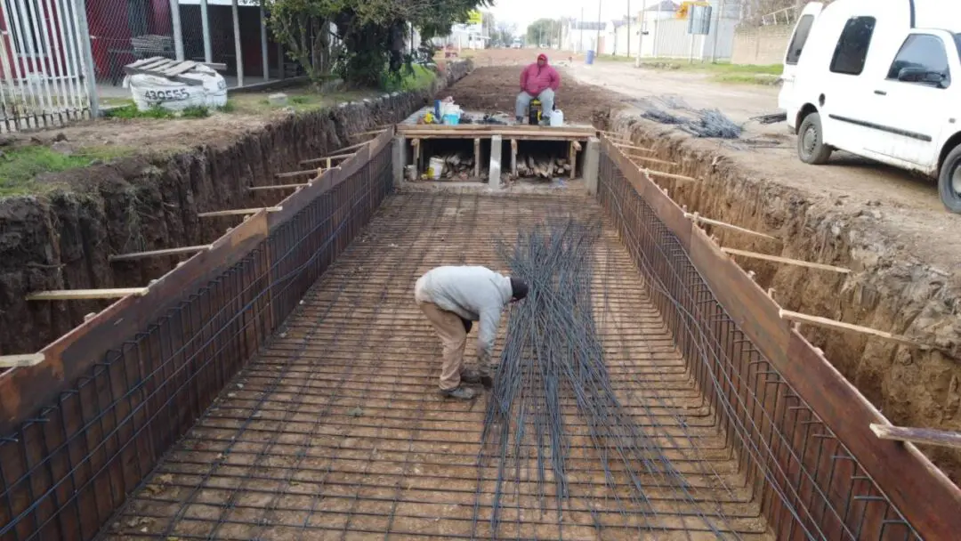 Venado Tuerto: El ministro Enrico visitó los trabajos del emisario de calle Edison