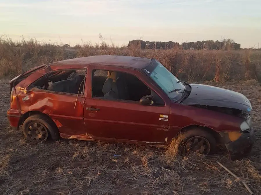 Melincué: Vuelco en Ruta Provincial 90