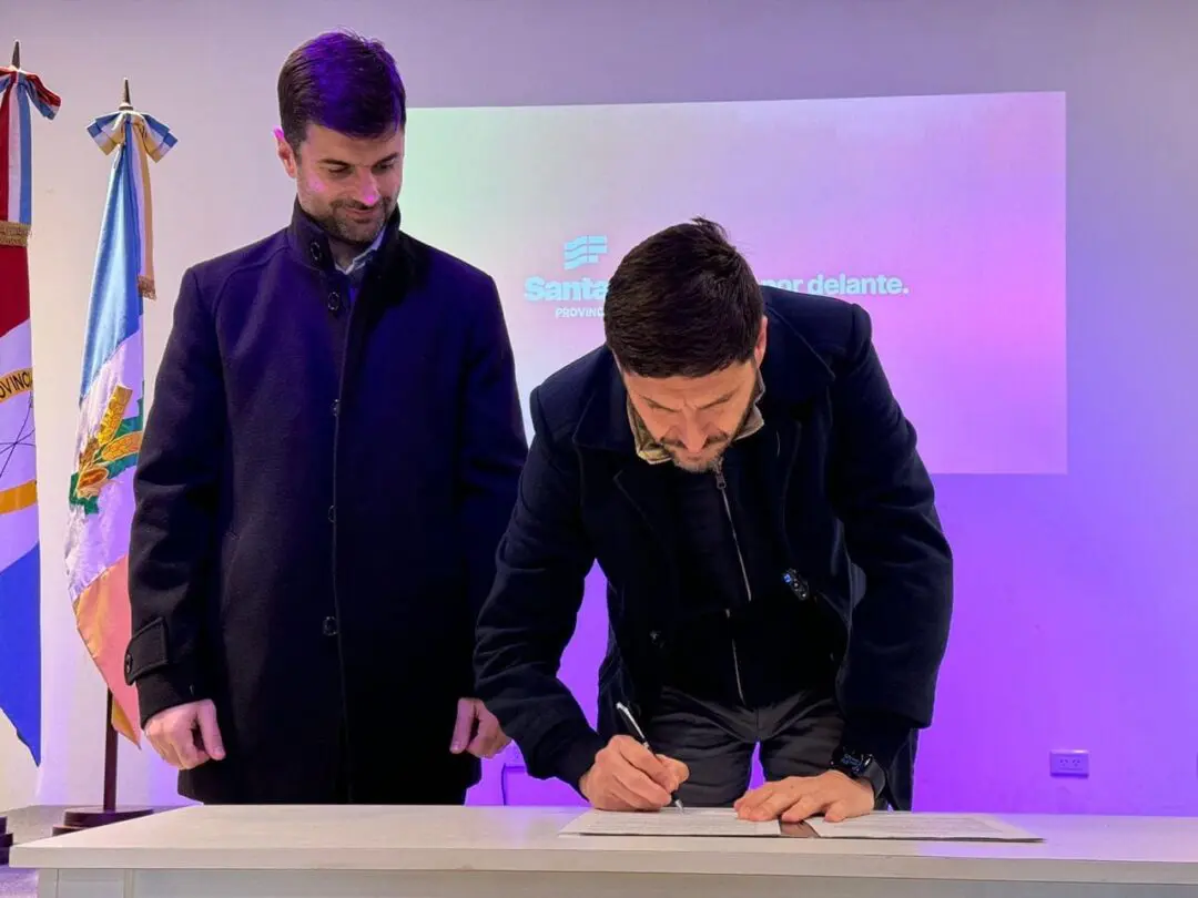 Teodelina: El gobernador Pullaro entregó aportes y visitó localidades de la región Teodelina: El gobernador Pullaro entregó aportes y visitó localidades de la región