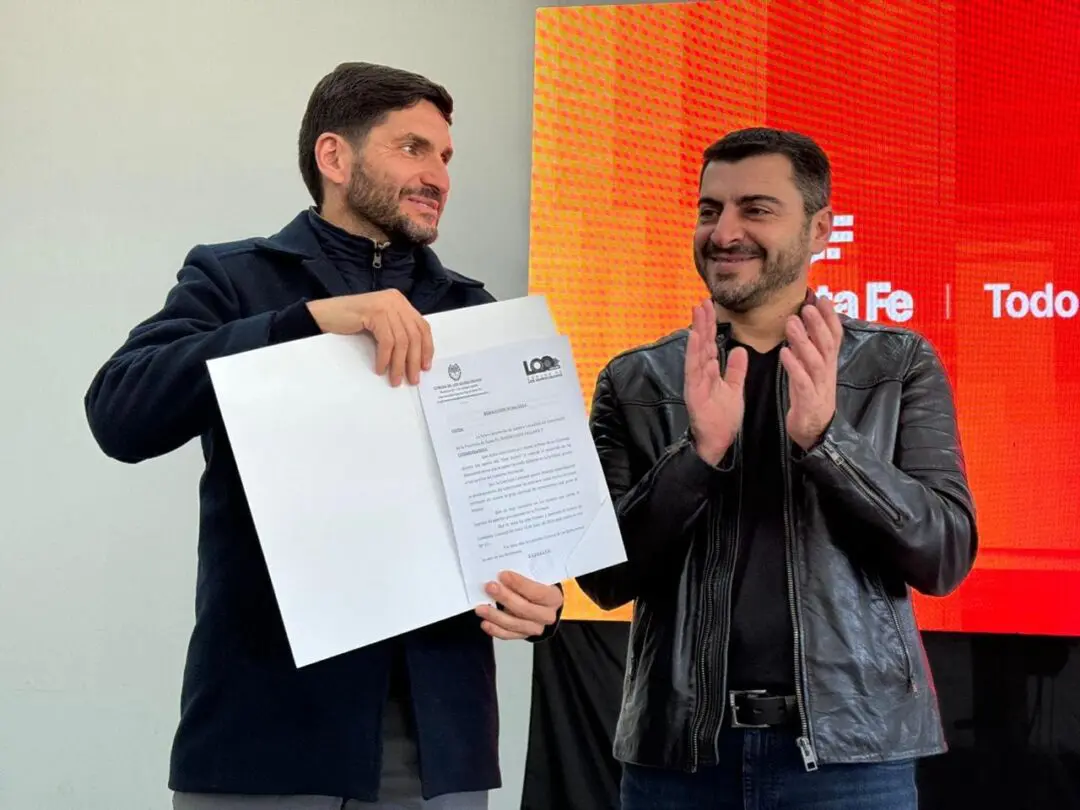 Teodelina: El gobernador Pullaro entregó aportes y visitó localidades de la región Teodelina: El gobernador Pullaro entregó aportes y visitó localidades de la región